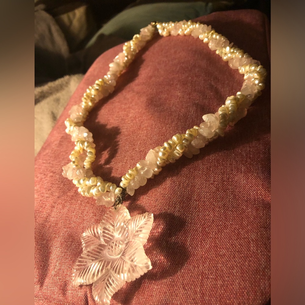 🌴Pink & Cream Spiral Necklace w/Floral Pendant-101A $50 or $45 w/offer